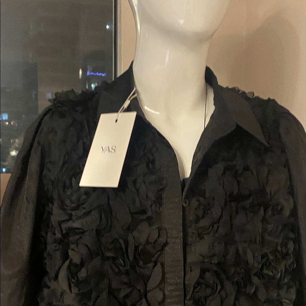 YAS Black Top Textured Floral Top 10 - Picture 7 of 13